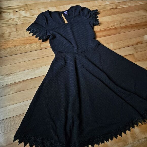 Alya Black Dress - Picture 3 of 10